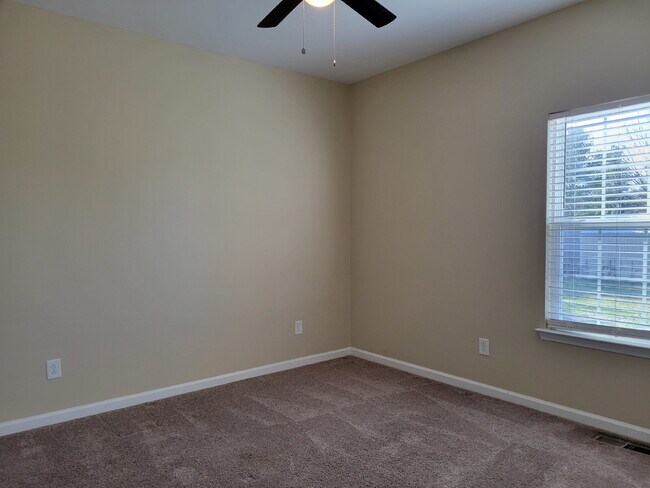 Building Photo - 2 Bed, 2 Bath Apartment with 9-Foot Ceilings in White House