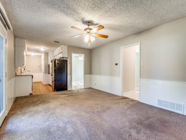 Building Photo - 1421 Karla Dr
