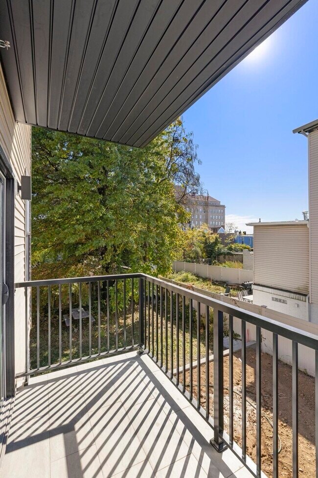 Building Photo - 131 Clifton Pl