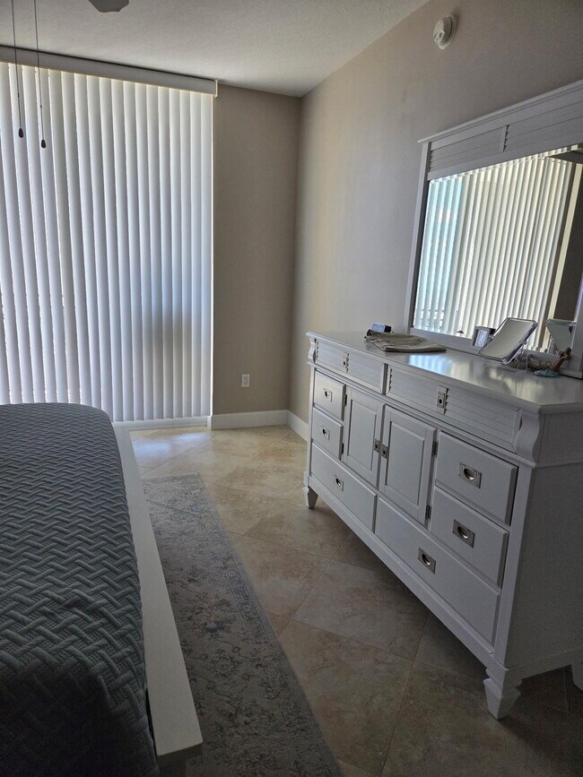 Building Photo - 550 Okeechobee Blvd