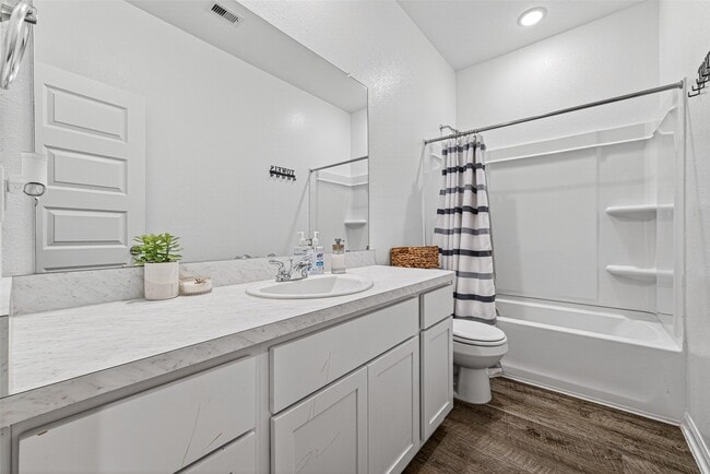 Building Photo - 8006 Barret Travis Ct