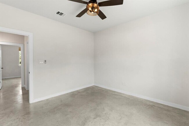 Building Photo - 22206 Briarcliff Dr