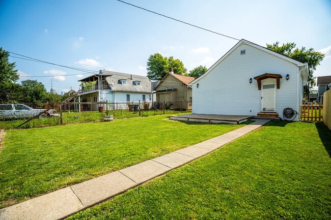 Building Photo - 844 River Ave