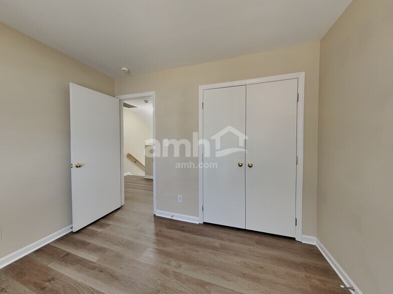 Building Photo - 1 Rosebank Ct