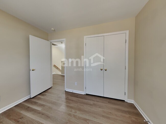 Building Photo - 1 Rosebank Ct