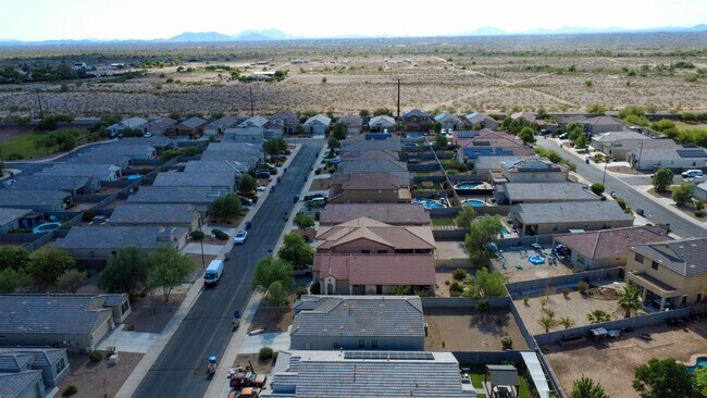 Building Photo - Rare Find! Spacious 3-Bed, 2-Bath + 3-Car ...