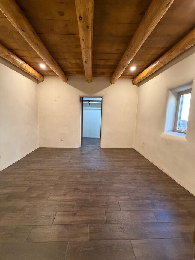 Building Photo - 152 Lorenzo Rd