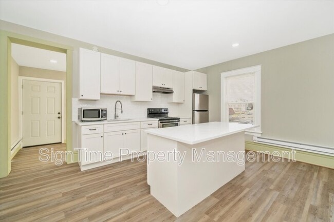 Building Photo - 25 Wayside Ave