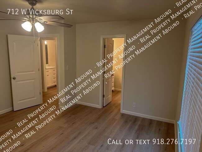 Building Photo - 712 W Vicksburg St