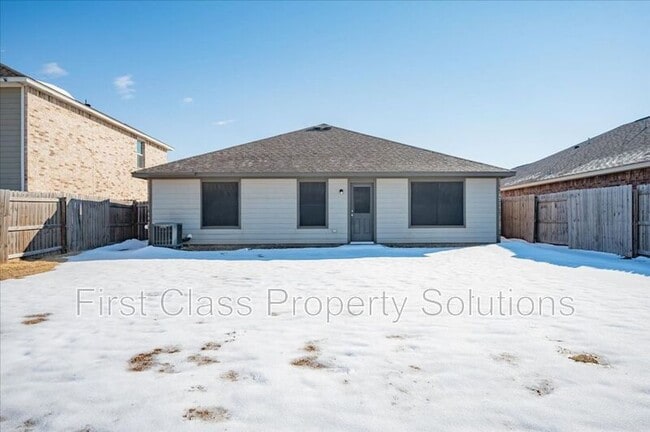 Building Photo - 1708 Burgundy Dr