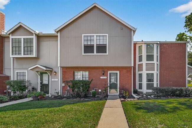 Primary Photo - 16826 Holly Trail Dr