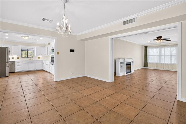 Building Photo - 609 Peerman Pl