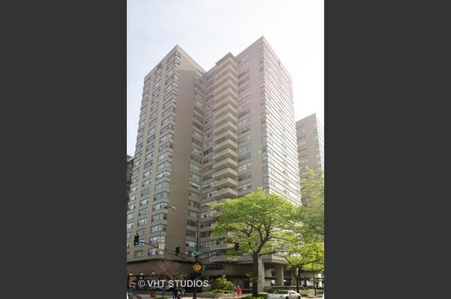 Building Photo - 6301 N Sheridan Rd