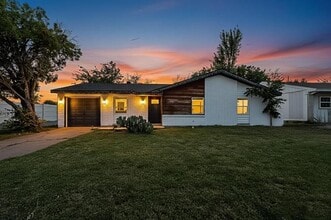 Building Photo - 2611 Hardy Pl