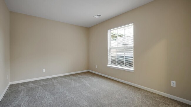 Building Photo - 5593 Stoney Pl N