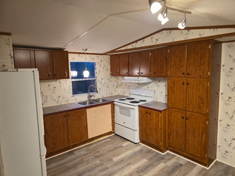 Building Photo - 90 Bud Rd