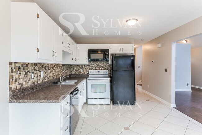 Building Photo - Enjoy living the good life in this 3 bedroom, 2 bathroom home