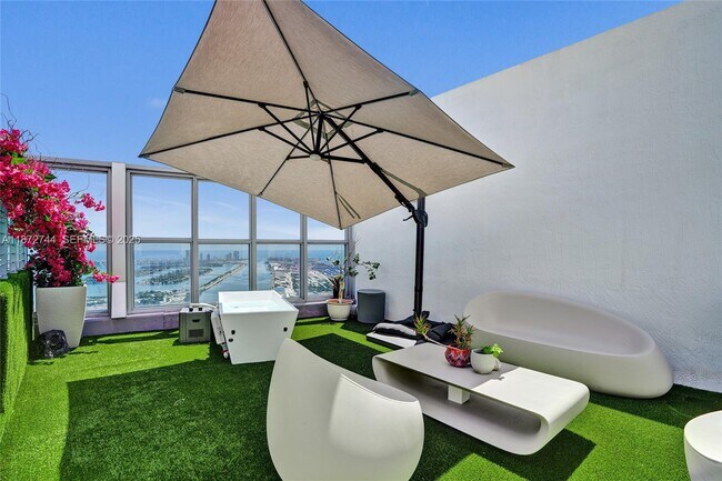 Building Photo - 1100 Biscayne Blvd