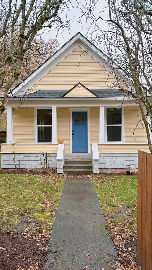 Primary Photo - Available early Jan! Newly updated 4 bdrm/...