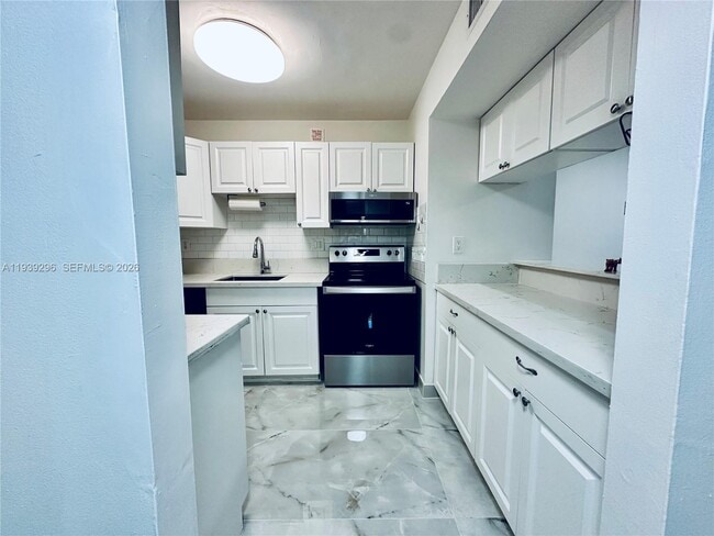 Building Photo - 9703 Hammocks Blvd