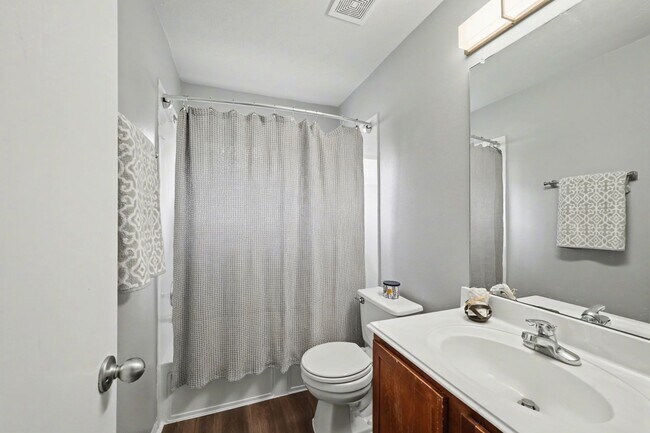 Building Photo - 10235 Mills Run Dr