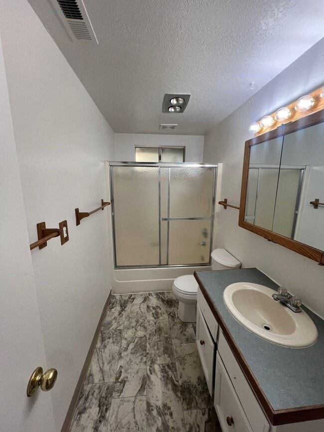 Building Photo - Great 2 Level Four Bedroom House!
