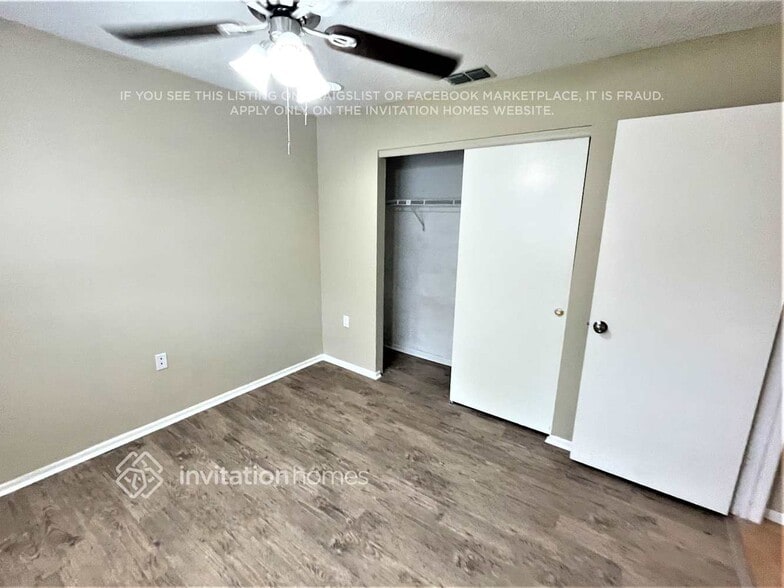 Building Photo - 7328 Bent Oak Dr