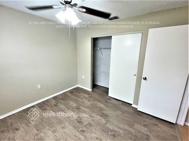 Building Photo - 7328 Bent Oak Dr