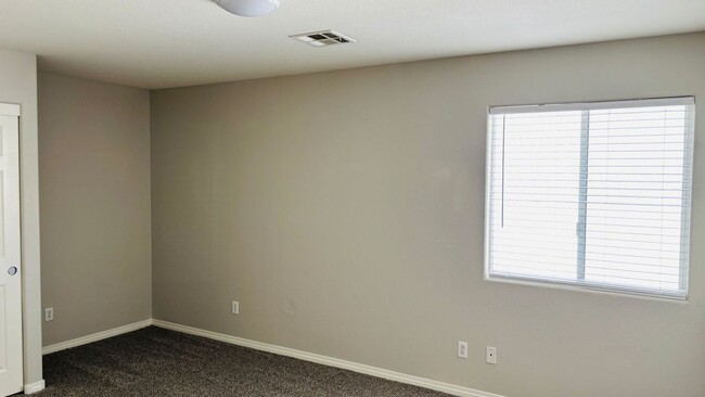 Building Photo - 7289 Larix Rd