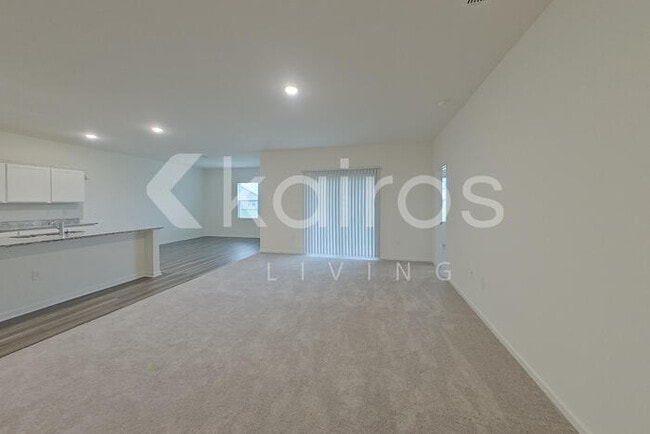 Building Photo - 631 Castillo Dr