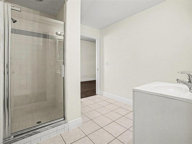 Building Photo - 7728 Glynde Hill Dr