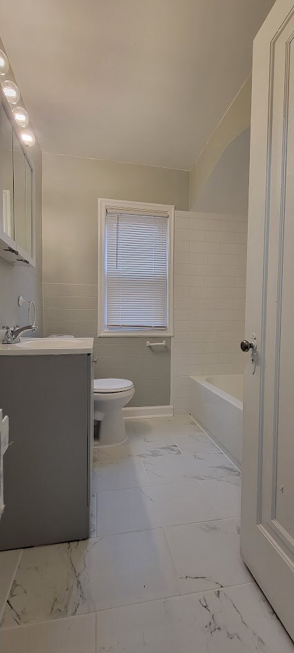 Building Photo - 9901 Yorkshire Rd