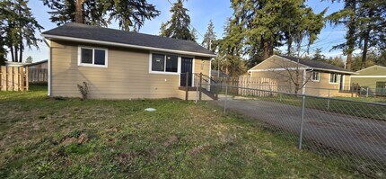 Building Photo - 2 Bedroom located minutes from JBLM