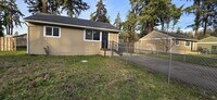 Building Photo - 2 Bedroom located minutes from JBLM