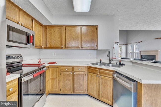 Building Photo - 13920 Lord Fairfax Pl