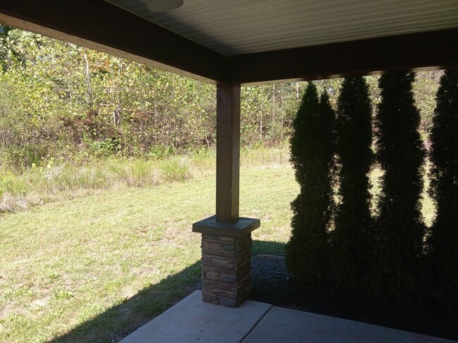 Building Photo - 809 Island View Dr