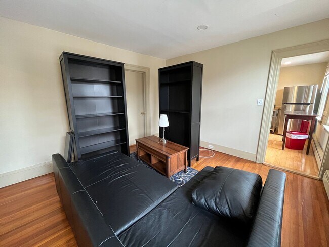 Building Photo - Mansfield Heights | 317-319 Mansfield St.