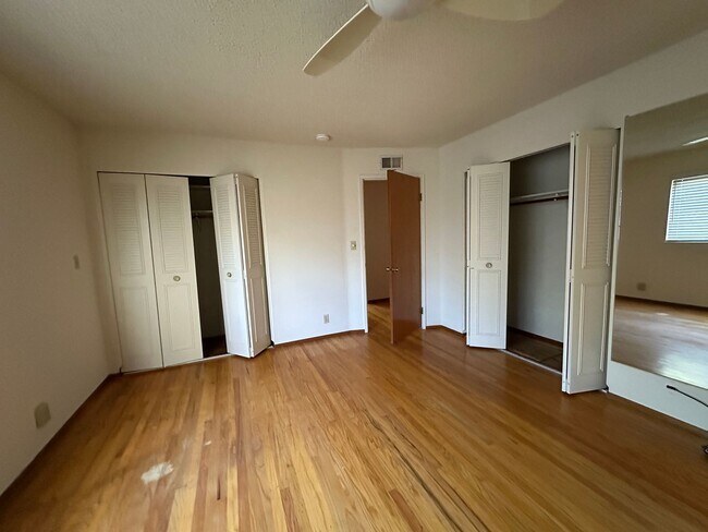 Building Photo - 4 Bedroom, bedrooms with hardwood floors