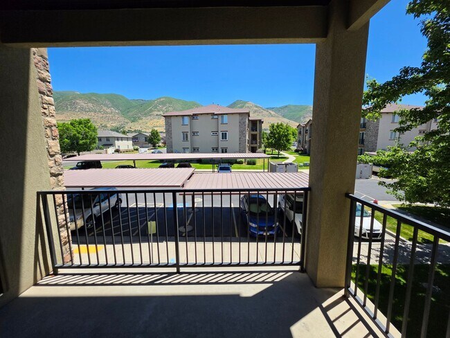 Building Photo - HONEY! Stop Scrolling! Luxury Centerville Stunner!