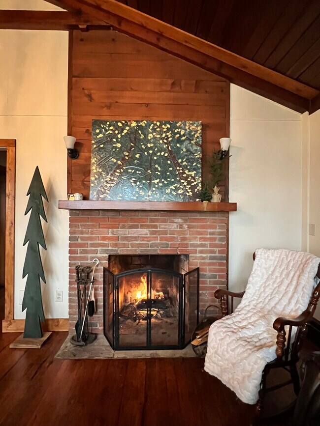 Building Photo - 59 Elm Dr