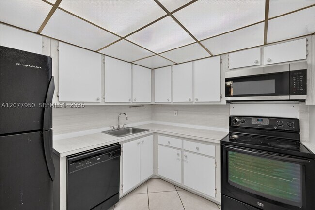 Building Photo - 401 Golden Isles Dr