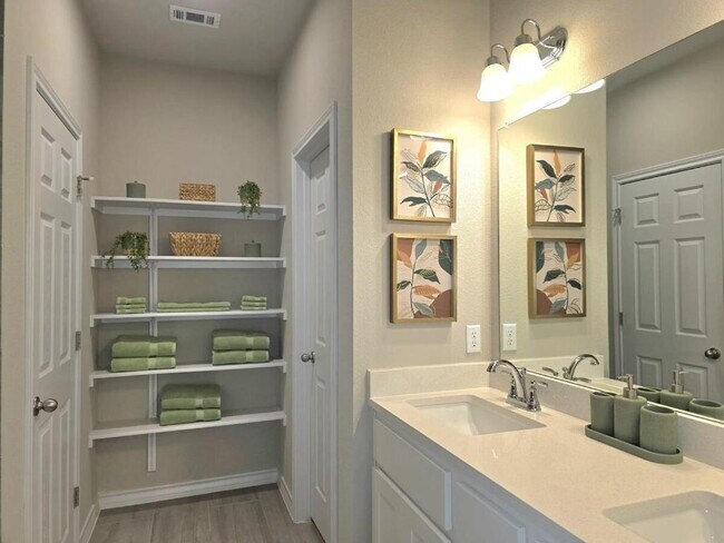 Building Photo - 1709 Adobe Walls Way