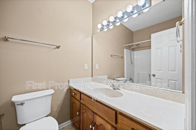 Building Photo - 215 6th St
