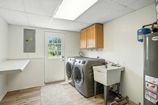Building Photo - 22 Summerhill Dr