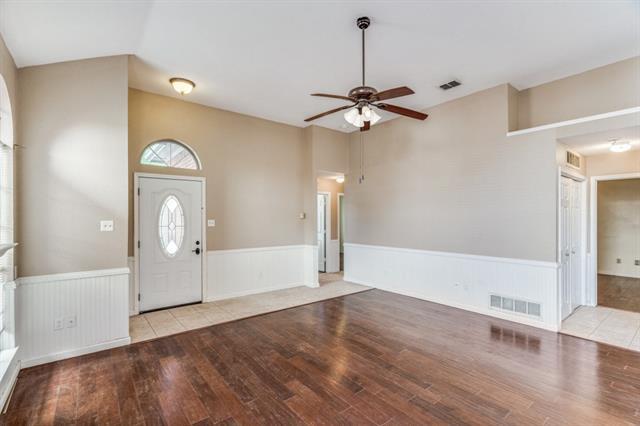 Building Photo - 620 Willow Oak Dr