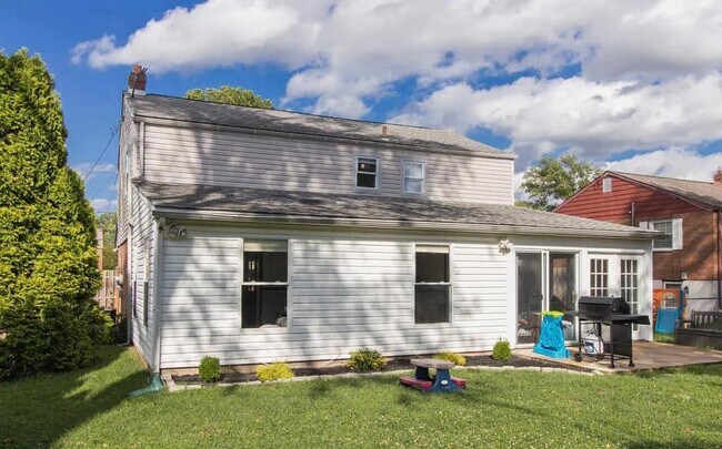 Building Photo - 711 Jonathan Dr