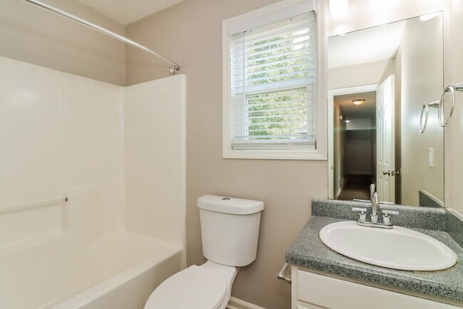 Building Photo - 909 N Lassetter Cir