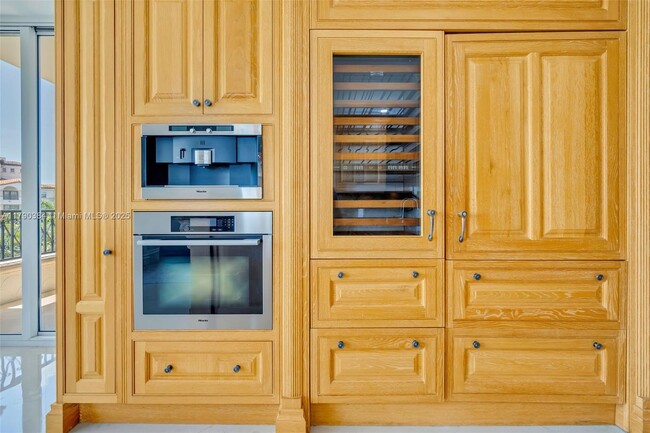 Building Photo - 7154 Fisher Island Dr