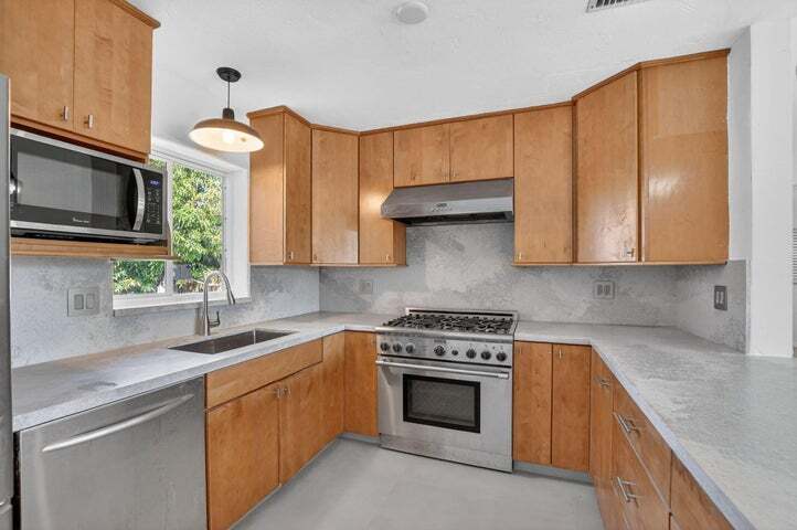 Building Photo - 467 NE 31st St