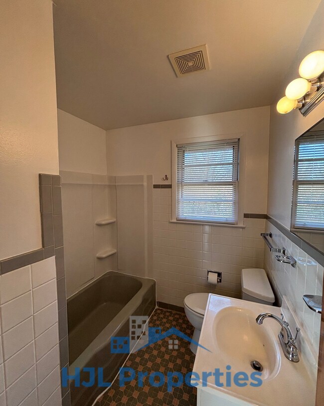 Building Photo - Gorgeous Donelson Ranch Home!